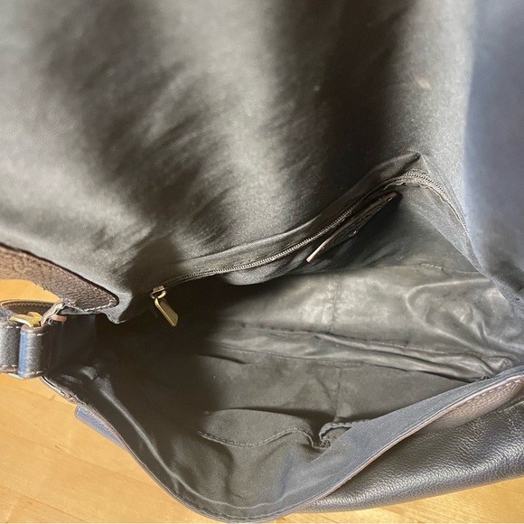 Fossil Black Leather Bag Double Flap Closure onf Front - Picture 10 of 15